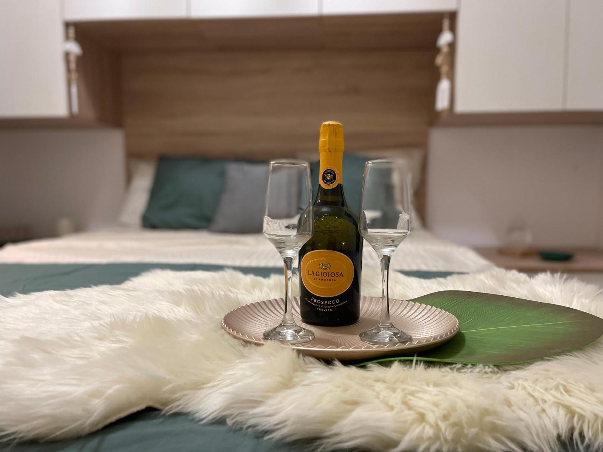 Radium Luxury Apartment Palace Boekarest Buitenkant foto